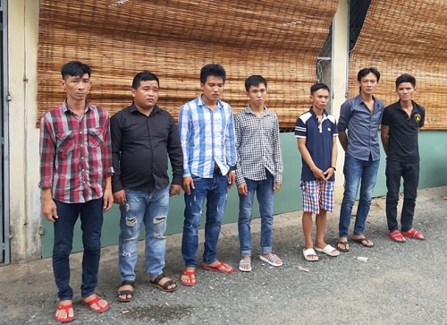 Nhóm thanh niên mang hung khí thanh toán đối thủ