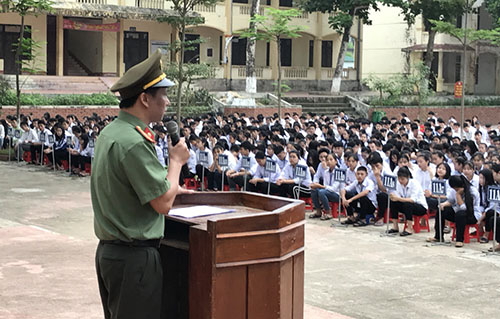 Tuyên truyền phòng chống ma túy cho giáo viên, học sinh vùng cao