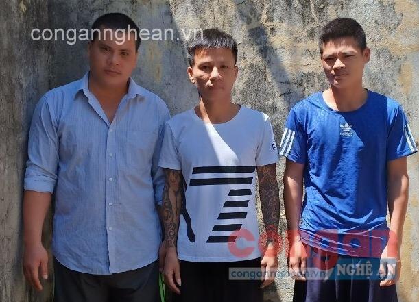 Bắt giữ nhóm đối tượng bảo kê máy gặt lúa