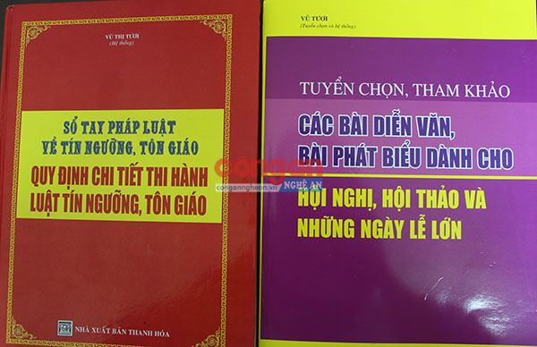 Giả danh cán bộ lừa bán sách giá cao