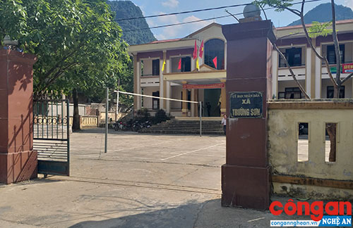 Quảng Bình: Phát hiện số lượng lớn gỗ lậu cất giấu trong trụ sở UBND xã