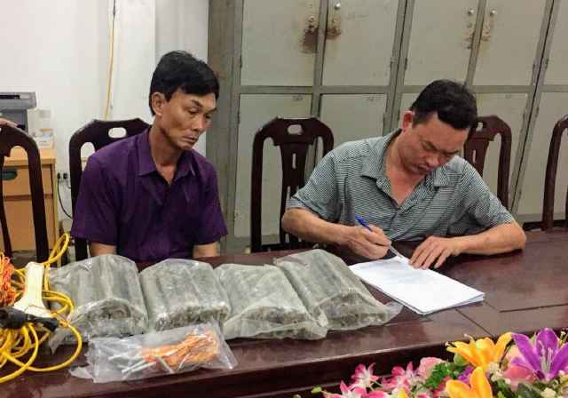Bắt một Giám đốc về hành vi tàng trữ trái phép thuốc nổ