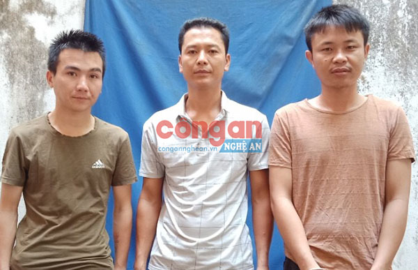 Khởi tố nhóm đối tượng đánh bạc