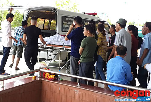 Mâu thuẫn trong đám giỗ, nam thanh niên bị đâm tử vong