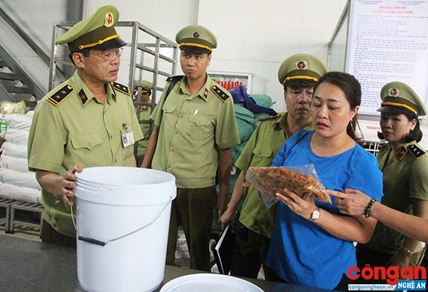 Quyết liệt xử lý buôn bán hàng giả, hàng nhái