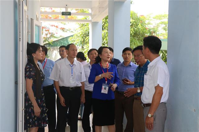 Thứ trưởng Bộ Giáo dục và Đào tạo Nguyễn Thị Nghĩa kiểm tra công tác chuẩn bị kỳ thi THPT quốc gia năm 2019 tại Nghệ An