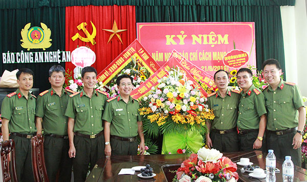 Các cơ quan, đơn vị chúc mừng Báo Công an Nghệ An nhân ngày 21/6