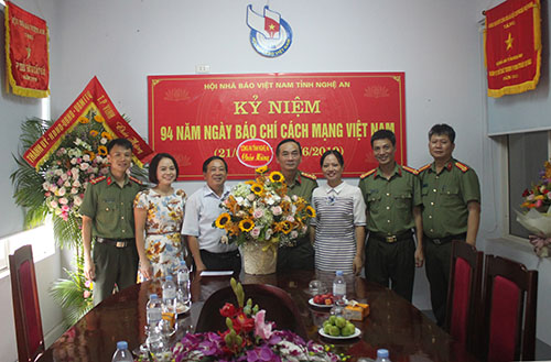 Công an tỉnh chúc mừng các cơ quan báo chí