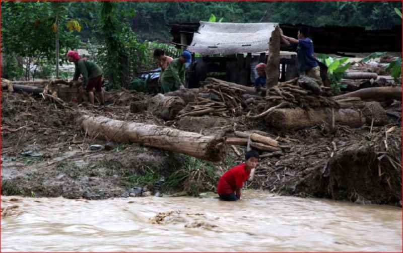 Mường Tè (Lai Châu) tan hoang sau cơn lũ dữ