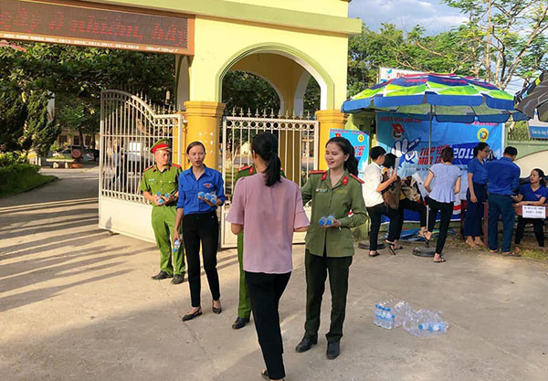 Hàng ngàn ĐVTN Công an Nghệ An tiếp sức mùa thi