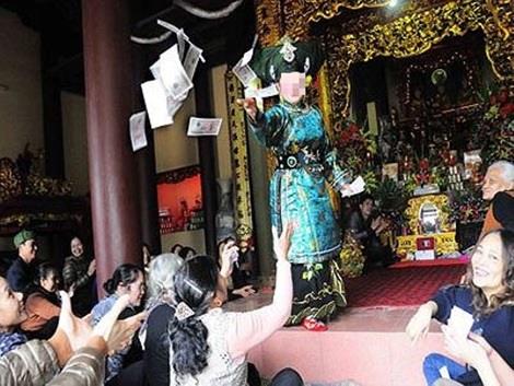 'Đồng cô, bóng cậu' và những màn kịch lừa đảo