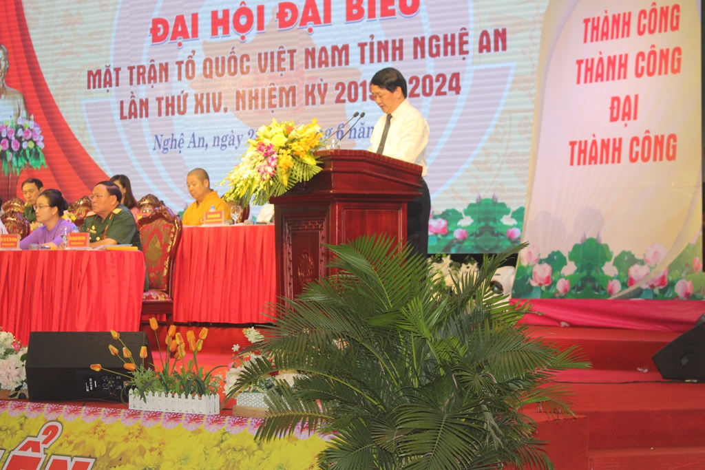 Ông Hầu A Lềnh, Phó Chủ tịch, Tổng thư ký Ủy ban MTTQ Việt Nam phát biểu tại Đại hội