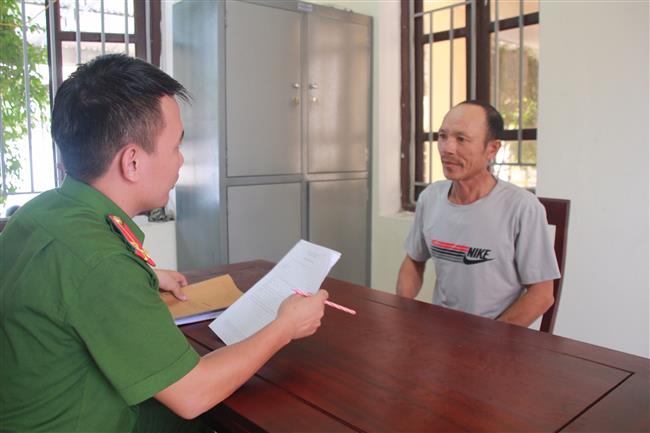 Gã hàng xóm đồi bại