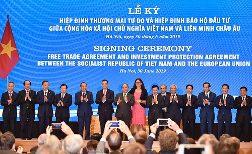 Thế giới tuần qua: Việt Nam - EU ký EVFTA và EVIPA