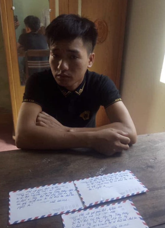 Lái xe giấu ma túy trong giày