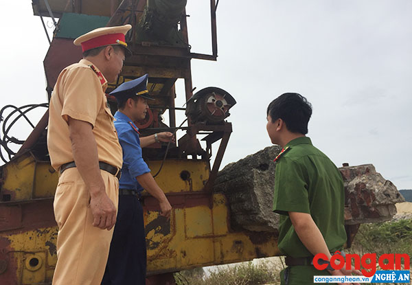 Liên tiếp phát hiện, xử lý nhiều trường hợp vi phạm liên quan đến cát, sỏi