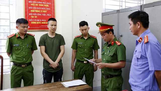 Cưỡng đoạt tài sản, một phóng viên bị khởi tố