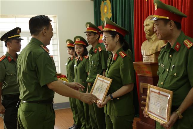 Bế giảng lớp đào tạo Văn bằng 2, Khóa 3, Đại học PCCC hình thức vừa làm vừa học tại Nghệ An