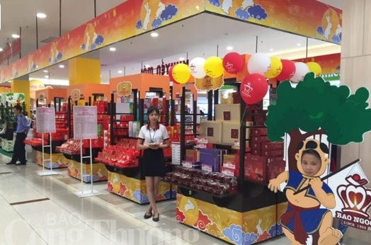 Thị trường bánh Trung thu rộn ràng nhưng vắng khách