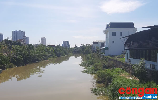 Sống khổ cạnh Khu đô thị mới Cửa Tiền