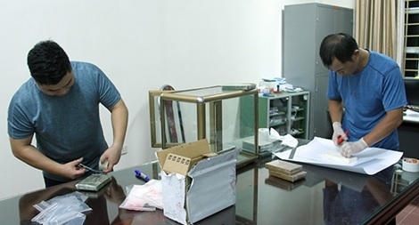 Bắt hai đối tượng, thu giữ 7 bánh heroin