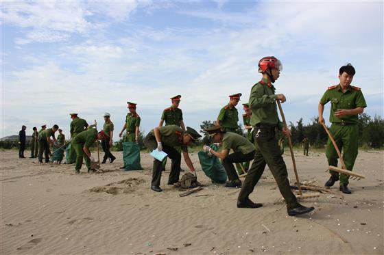 Lực lượng Công an hưởng ứng Ngày chủ nhật xanh