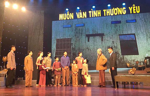Ấn tượng chương trình chính luận – nghệ thuật 'Muôn vàn tình thương yêu'