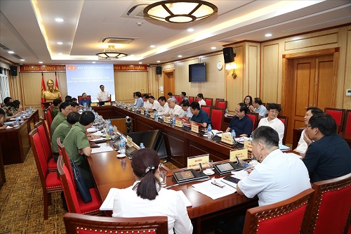 Toàn cảnh buổi làm việc.