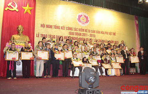 Hỗ trợ nghệ nhân trao truyền di sản