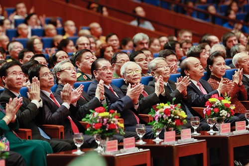 Các đồng chí lãnh đạo, nguyên lãnh đạo Đảng, Nhà nước dự buổi lễ. Ảnh: VGP/Nhật Bắc