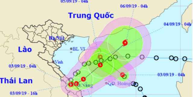 Áp thấp nhiệt đới vào Quảng Trị-Thừa Thiên Huế, quay lại biển, có thể thành bão