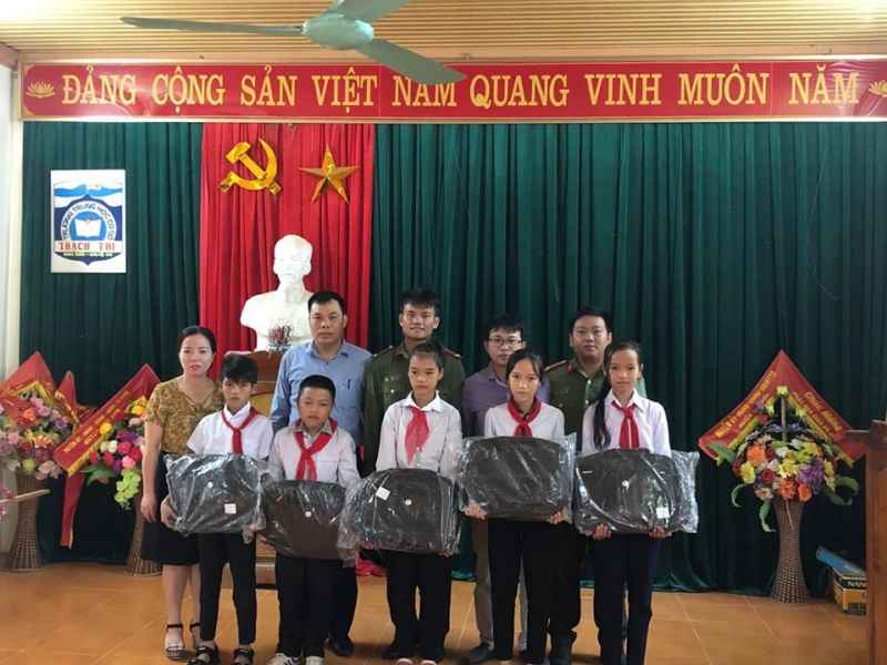 Chi đoàn Công an huyện Anh Sơn phối hợp thực hiện chương trình 'Tiếp sức đến trường năm 2019'