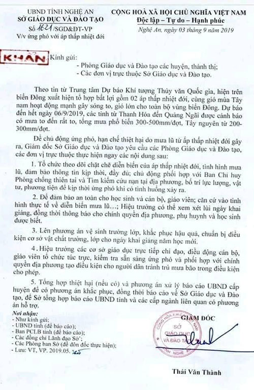 Nghệ An: Xem xét lùi ngày khai giảng năm học mới do mưa lũ