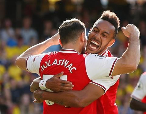 Aubameyang sớm giúp Arsenal dẫn trước hai bàn. (Ảnh: Getty).