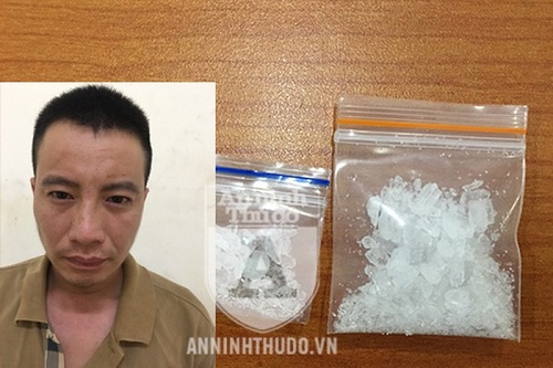 'Con nghiện' bị bắt khi đang đi bán ma túy