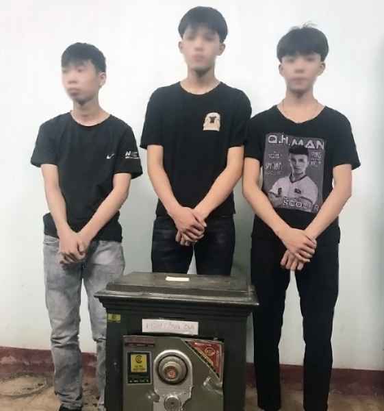 Các đối tượng tại cơ quan công an 