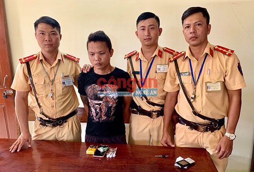 CSGT Công an huyện Yên Thành bắt giữ đối tượng tàng trữ trái phép chất ma túy