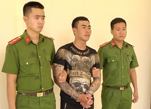 Đối tượng Long tại cơ quan công an