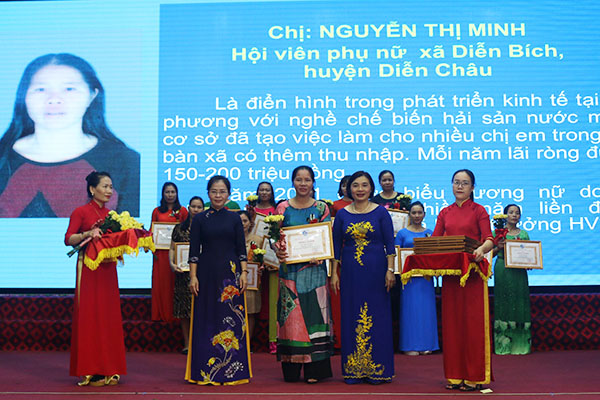 Phụ nữ tích cực tham gia phát triển kinh tế - xã hội
