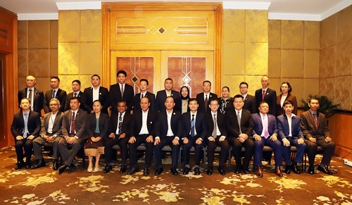 Các đại biểu tham dự cuộc họp