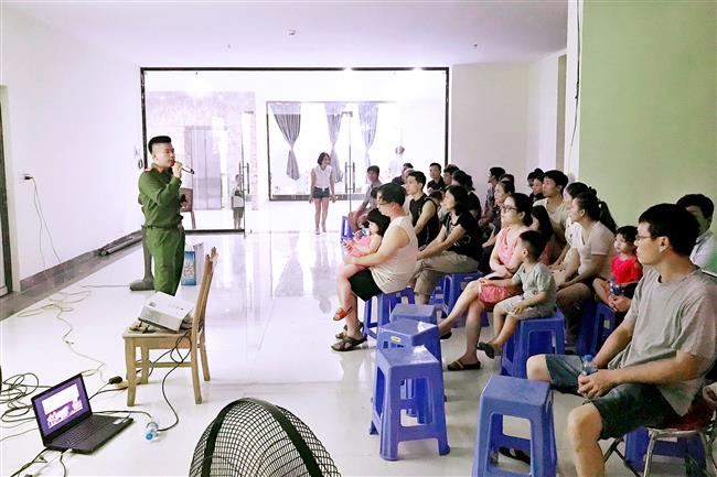 Hướng dẫn kĩ năng PCCC&CNCH cho hàng trăm hộ dân tại các chung cư