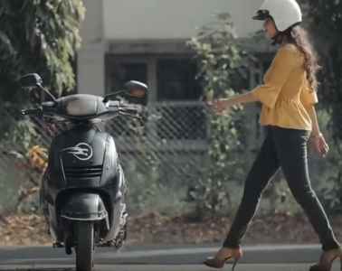 Độc đáo xe máy điện không bao giờ ngã