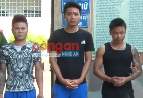 Khởi tố nhóm đối tượng ném bom xăng vào quán tạp hóa