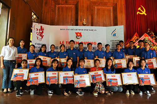 Tuyên dương 23 em đạt danh hiệu học sinh 3 tốt, 3 rèn luyện