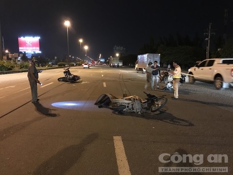 Ba xe máy tông liên hoàn, 4 người thương vong