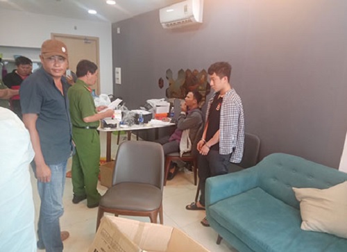 Cơ quan Công an tống đạt lệnh bắt và khám xét nơi ở trong trường hợp khẩn cấp đối với Phạm Hạo An.