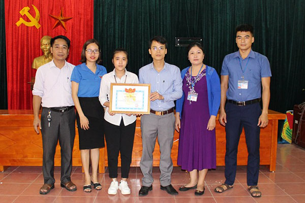 Nữ sinh nhặt được 10 triệu đồng, trả lại cho người đánh rơi