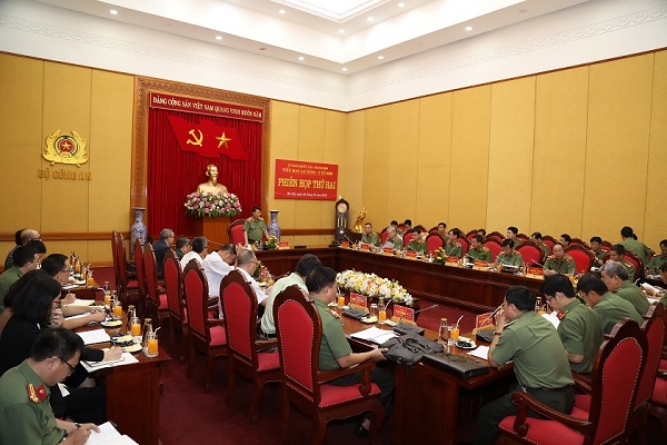 Toàn cảnh Phiên họp lần hai.