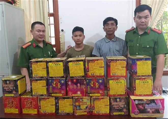 1 ngày bắt 2 vụ tàng trữ pháo trái phép