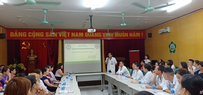 Các chị em và người quan tâm đến bệnh trầm cảm sau sinh được nghe các bác sĩ phổ biến kiến thức